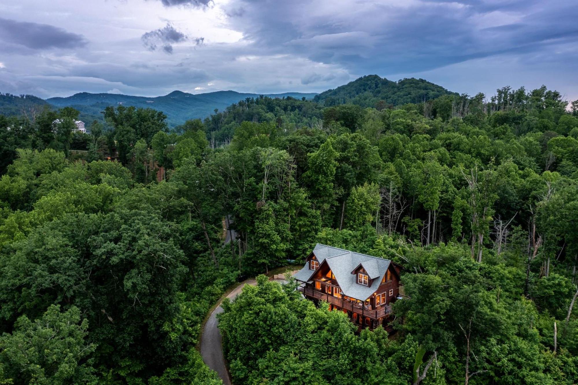The Solstice - Amenities Galore Mountain Retreat Gatlinburg Dış mekan fotoğraf