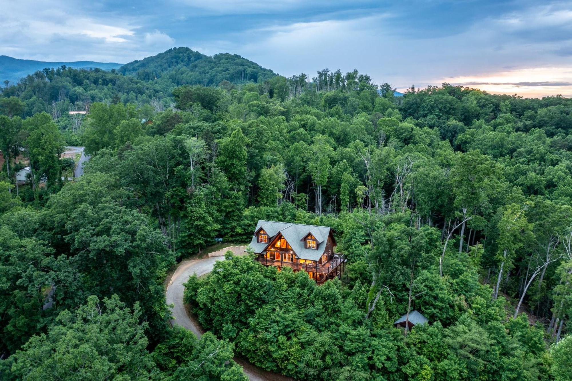 The Solstice - Amenities Galore Mountain Retreat Gatlinburg Dış mekan fotoğraf